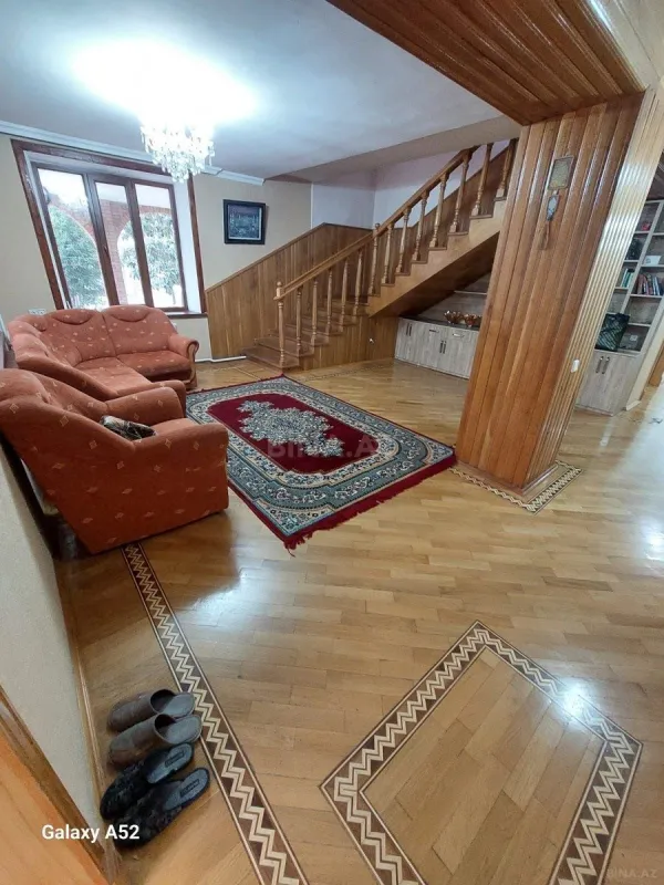 Satılır 10 otaqlı həyət evi 600 m²