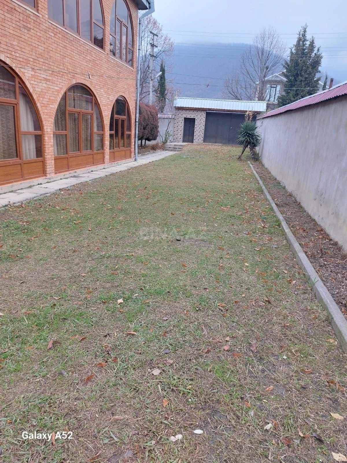 Satılır 10 otaqlı həyət evi 600 m²