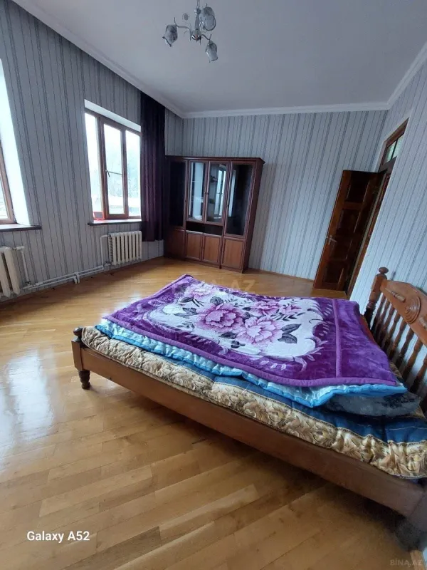 Satılır 10 otaqlı həyət evi 600 m²
