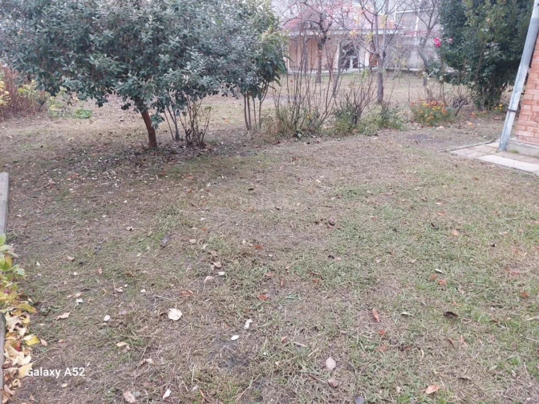 Satılır 10 otaqlı həyət evi 600 m²