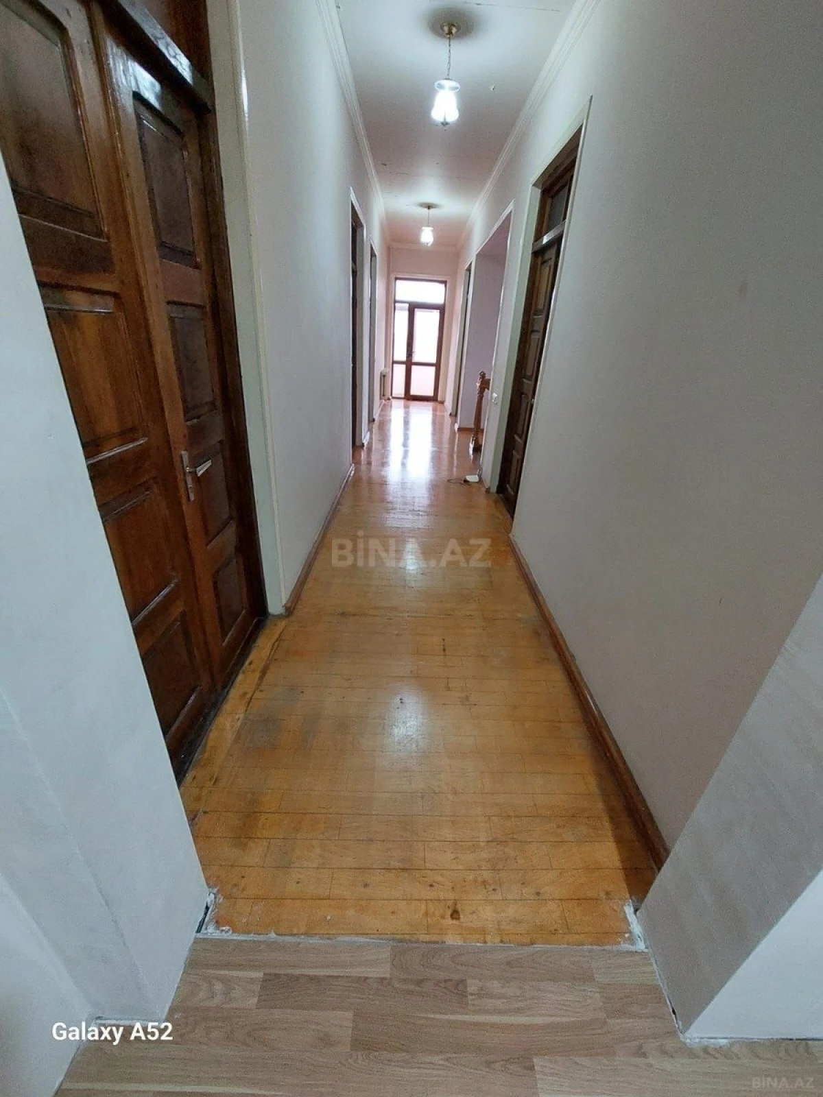 Satılır 10 otaqlı həyət evi 600 m²