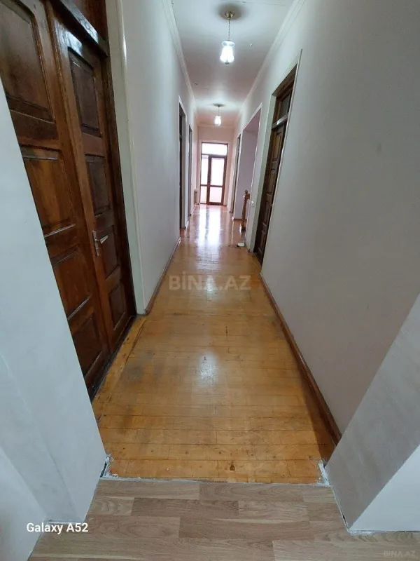 Satılır 10 otaqlı həyət evi 600 m²