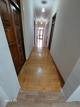 Satılır 10 otaqlı həyət evi 600 m²