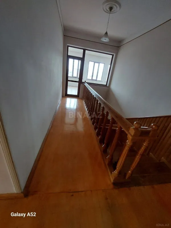 Satılır 10 otaqlı həyət evi 600 m²