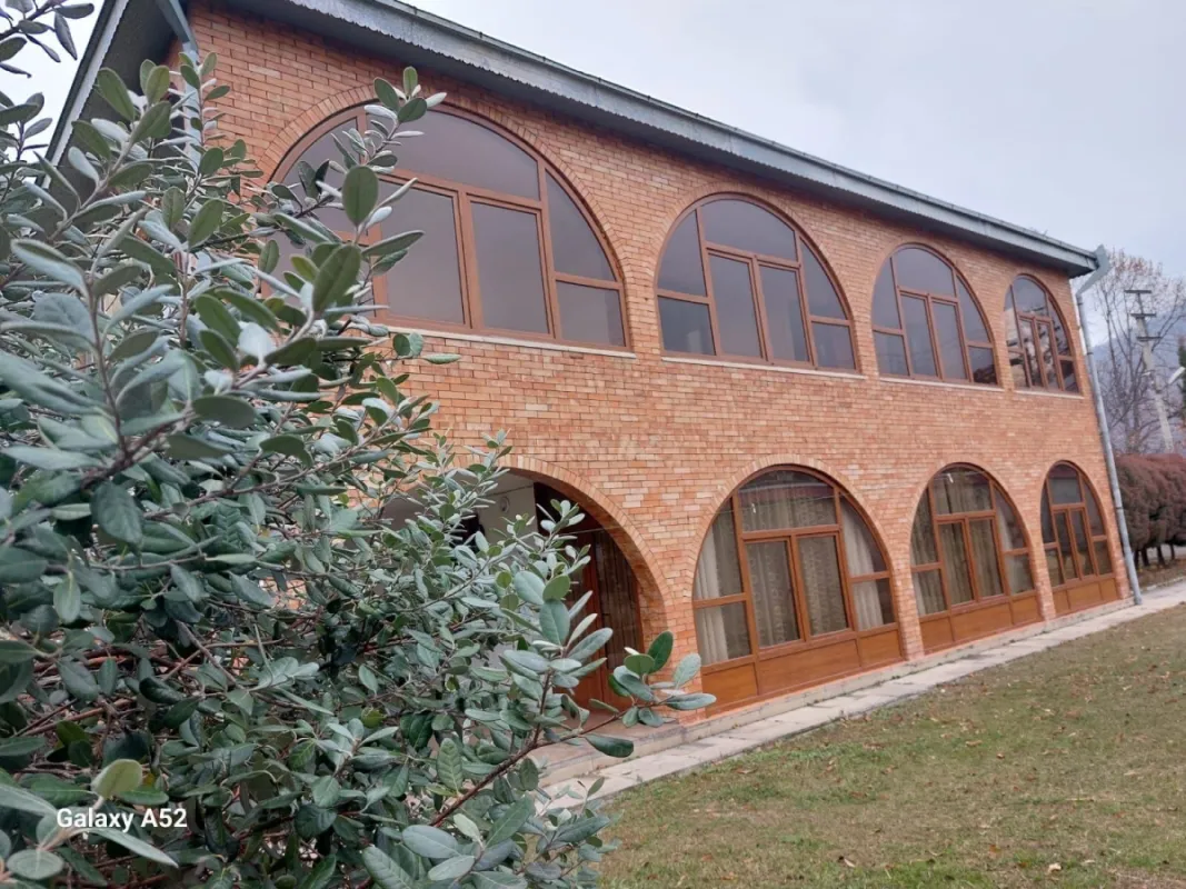Satılır 10 otaqlı həyət evi 600 m²