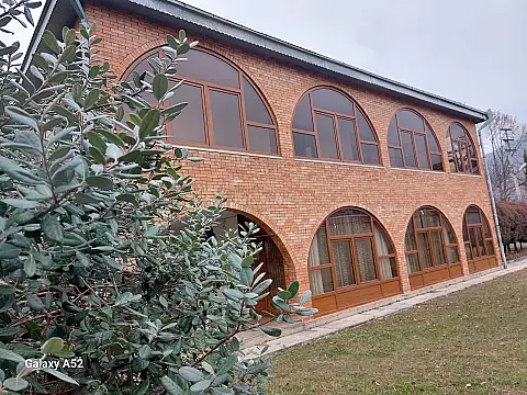 Satılır 10 otaqlı həyət evi 600 m² — Qax 10 otaq 600.00 m²