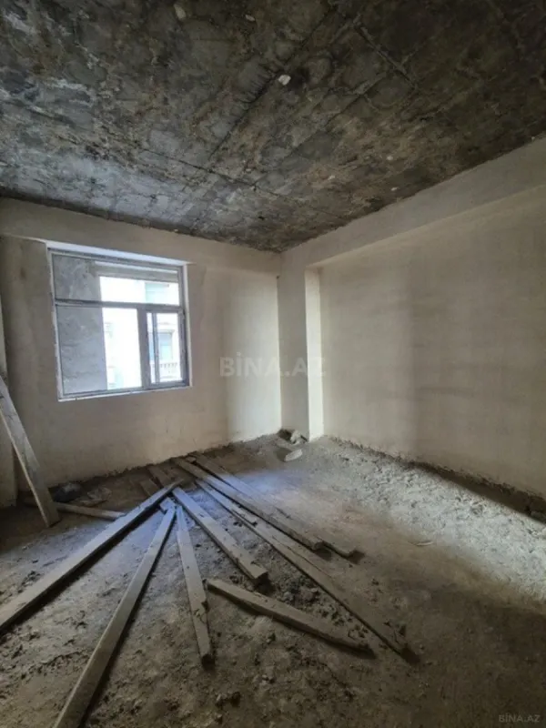 Satılır 4 otaqlı mənzil 135 m²