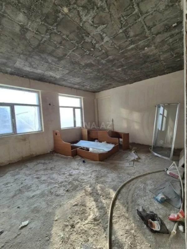 Satılır 4 otaqlı mənzil 135 m²