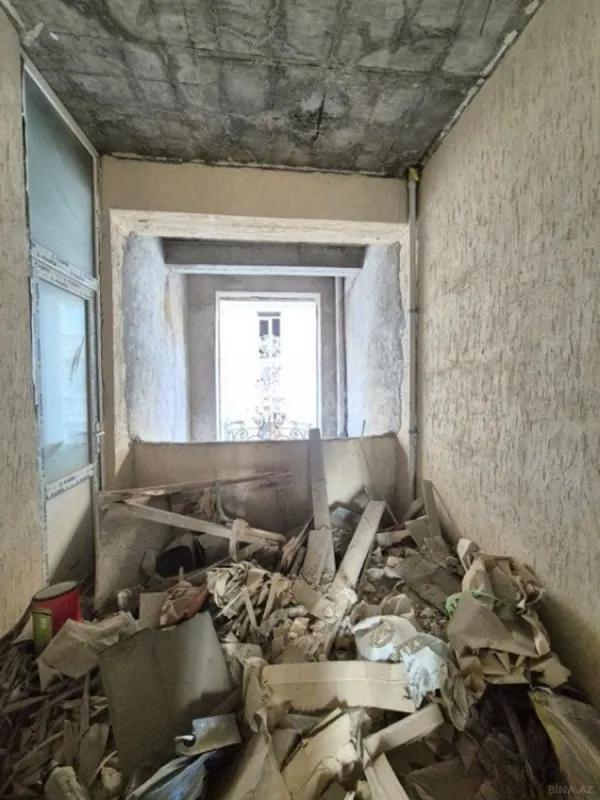 Satılır 4 otaqlı mənzil 135 m²