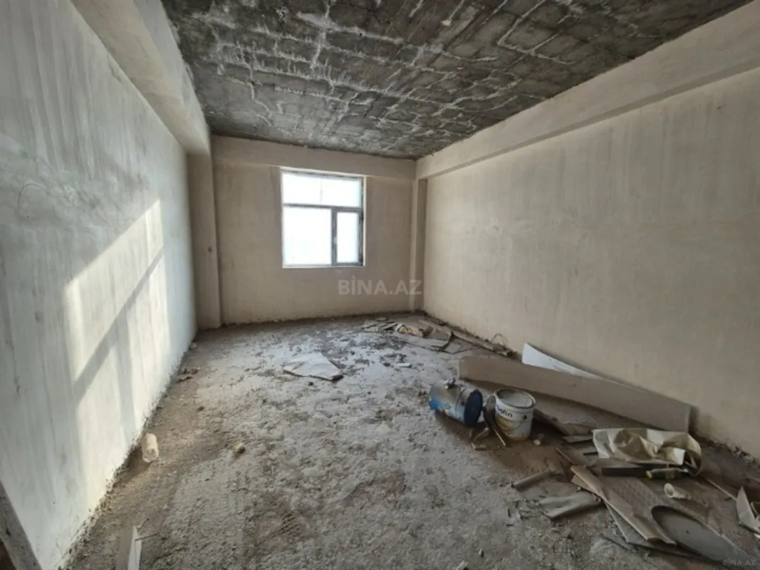 Satılır 4 otaqlı mənzil 135 m²