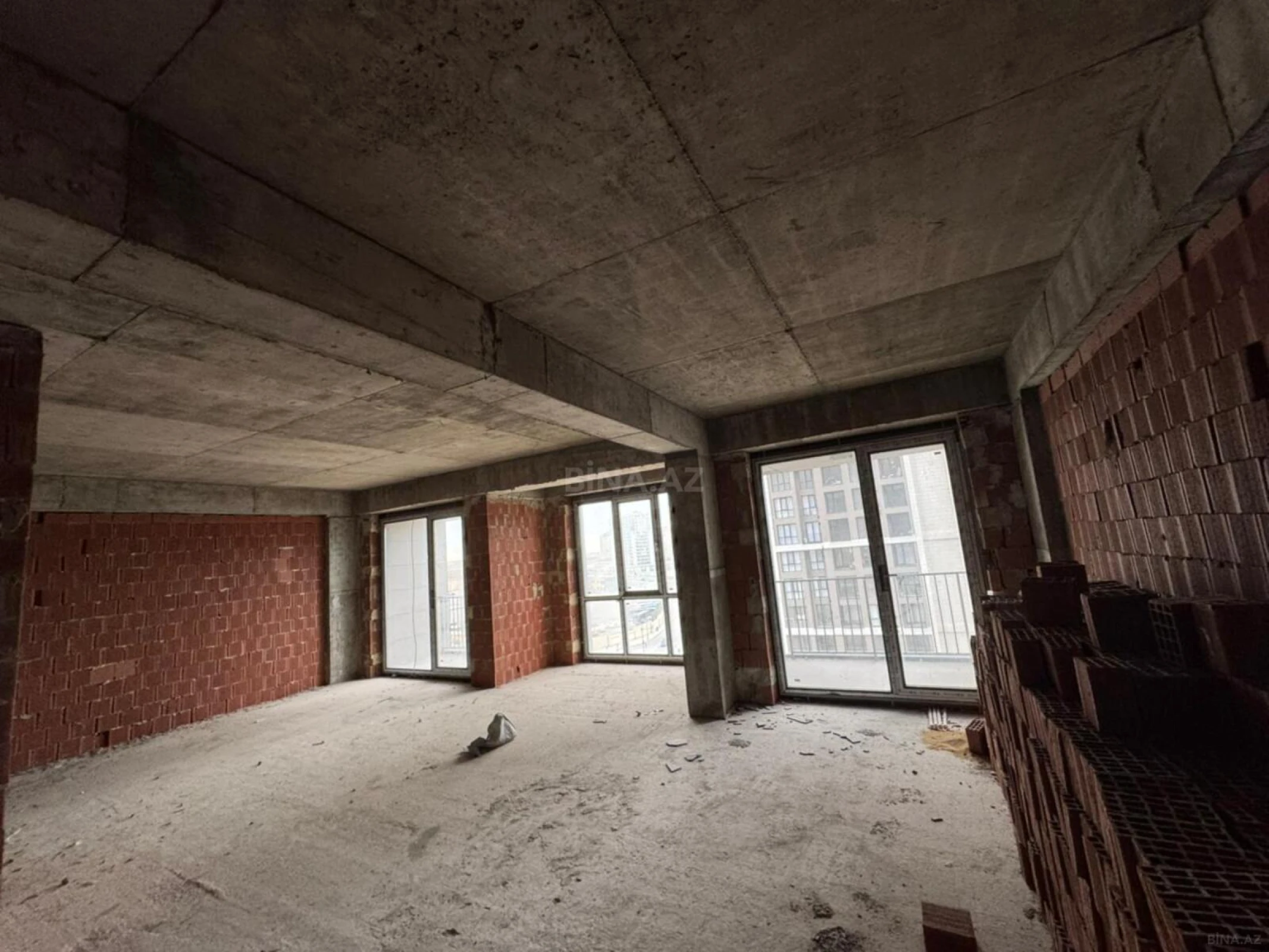 Satılır 3 otaqlı mənzil 120 m²