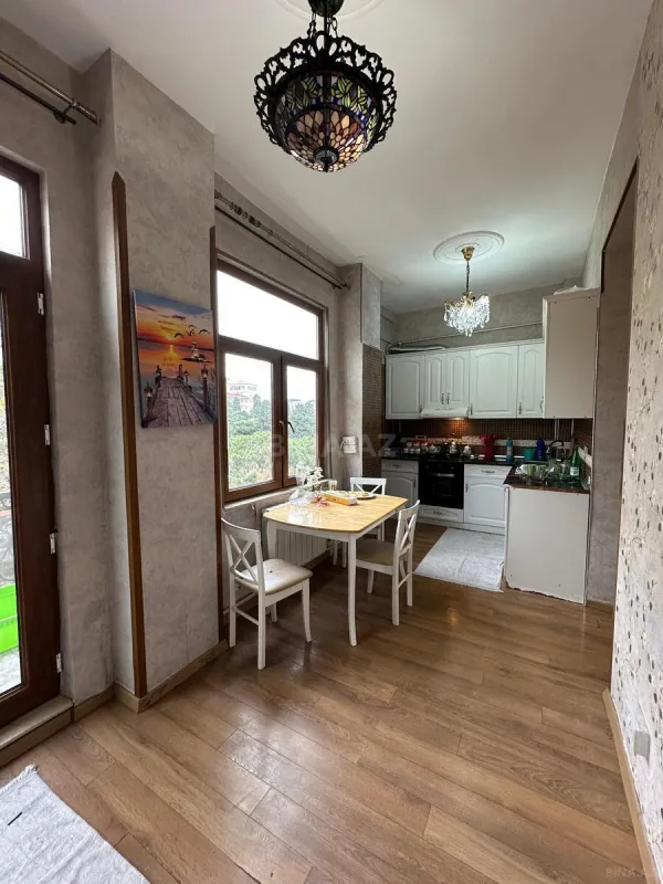 Satılır 3 otaqlı mənzil 110 m²