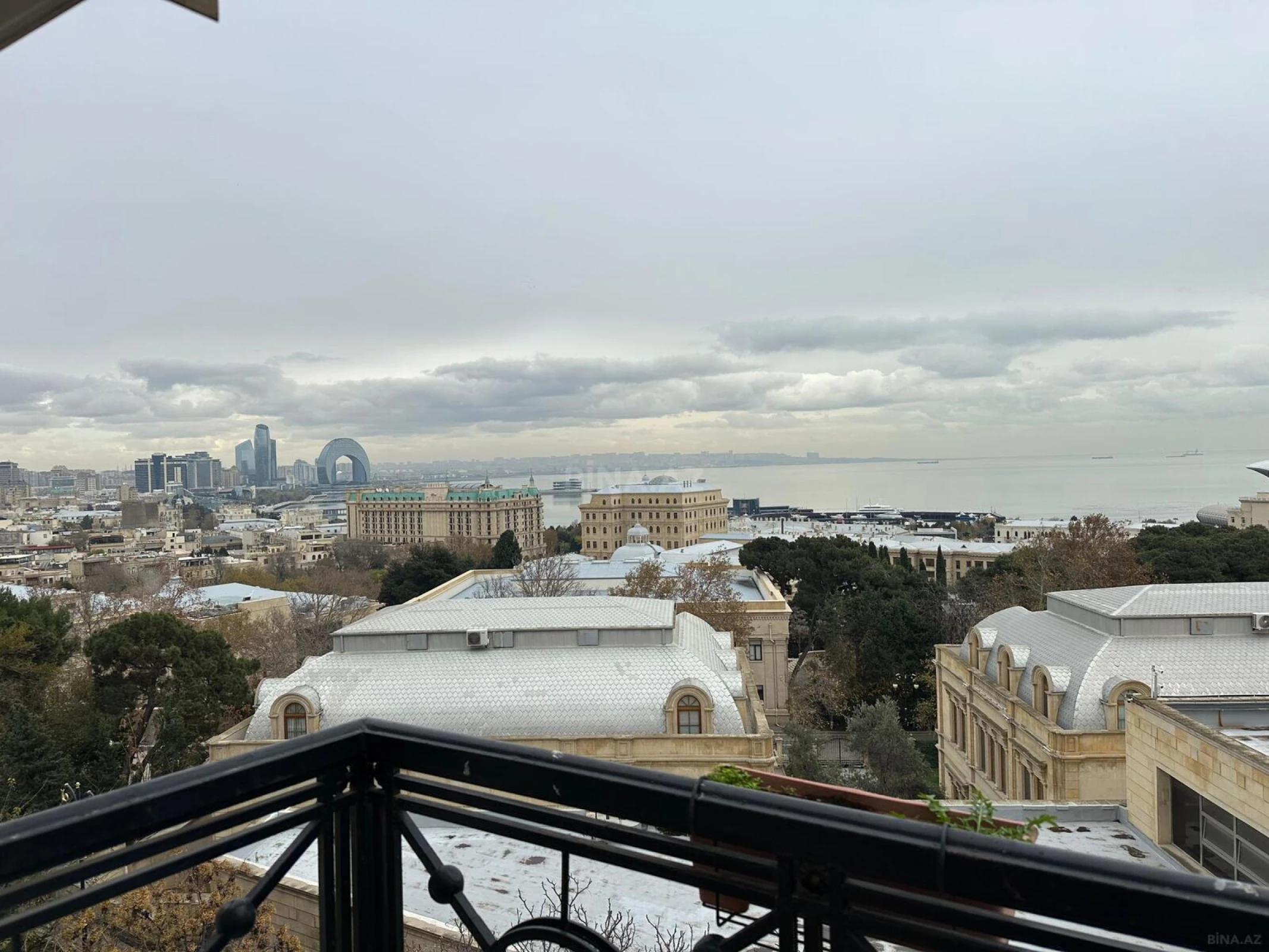 Satılır 3 otaqlı mənzil 110 m²