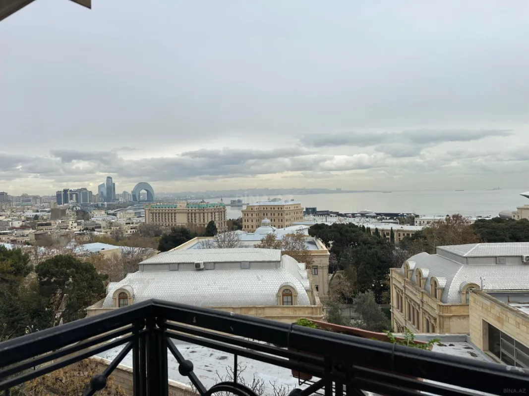 Satılır 3 otaqlı mənzil 110 m²