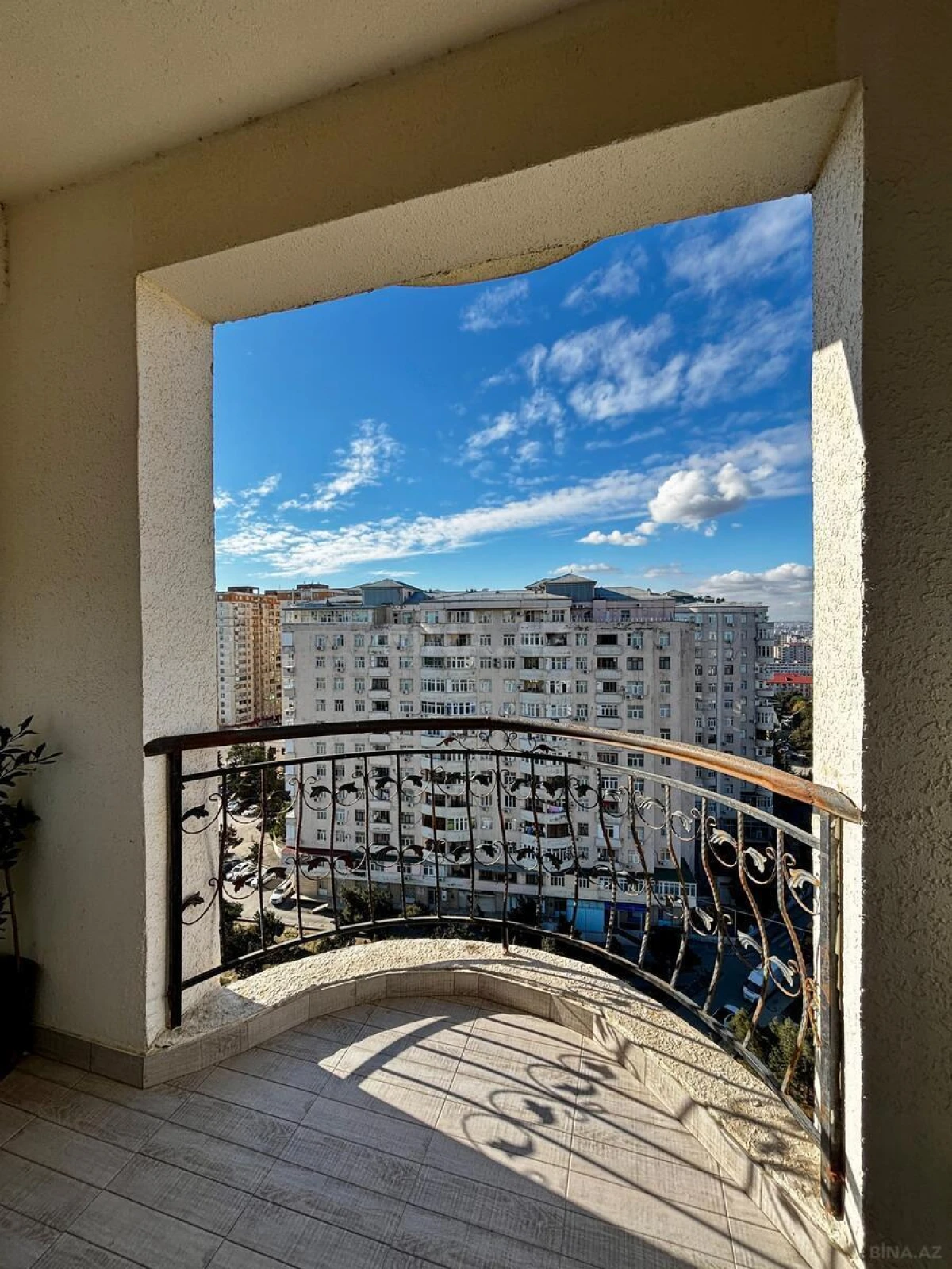 Satılır 2 otaqlı mənzil 72 m²