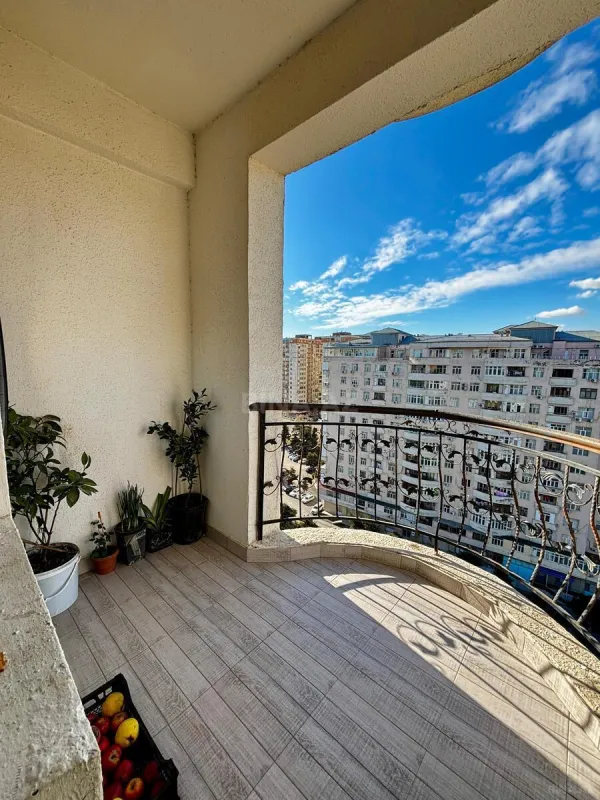 Satılır 2 otaqlı mənzil 72 m²