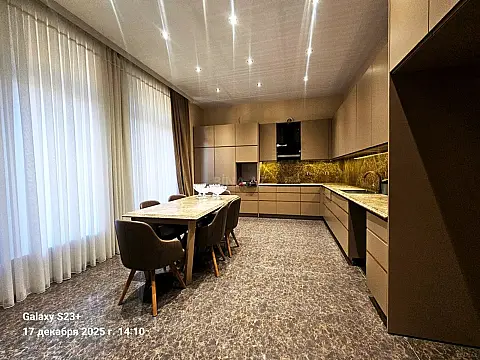 Satılır 5 otaqlı həyət evi 450 m²