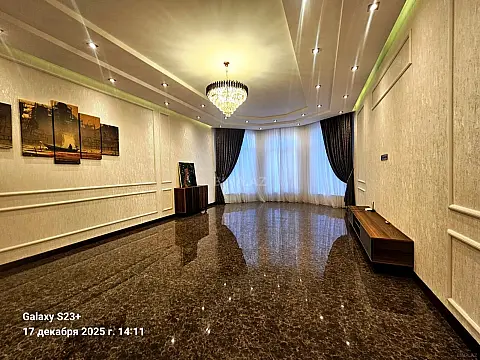 Satılır 5 otaqlı həyət evi 450 m²