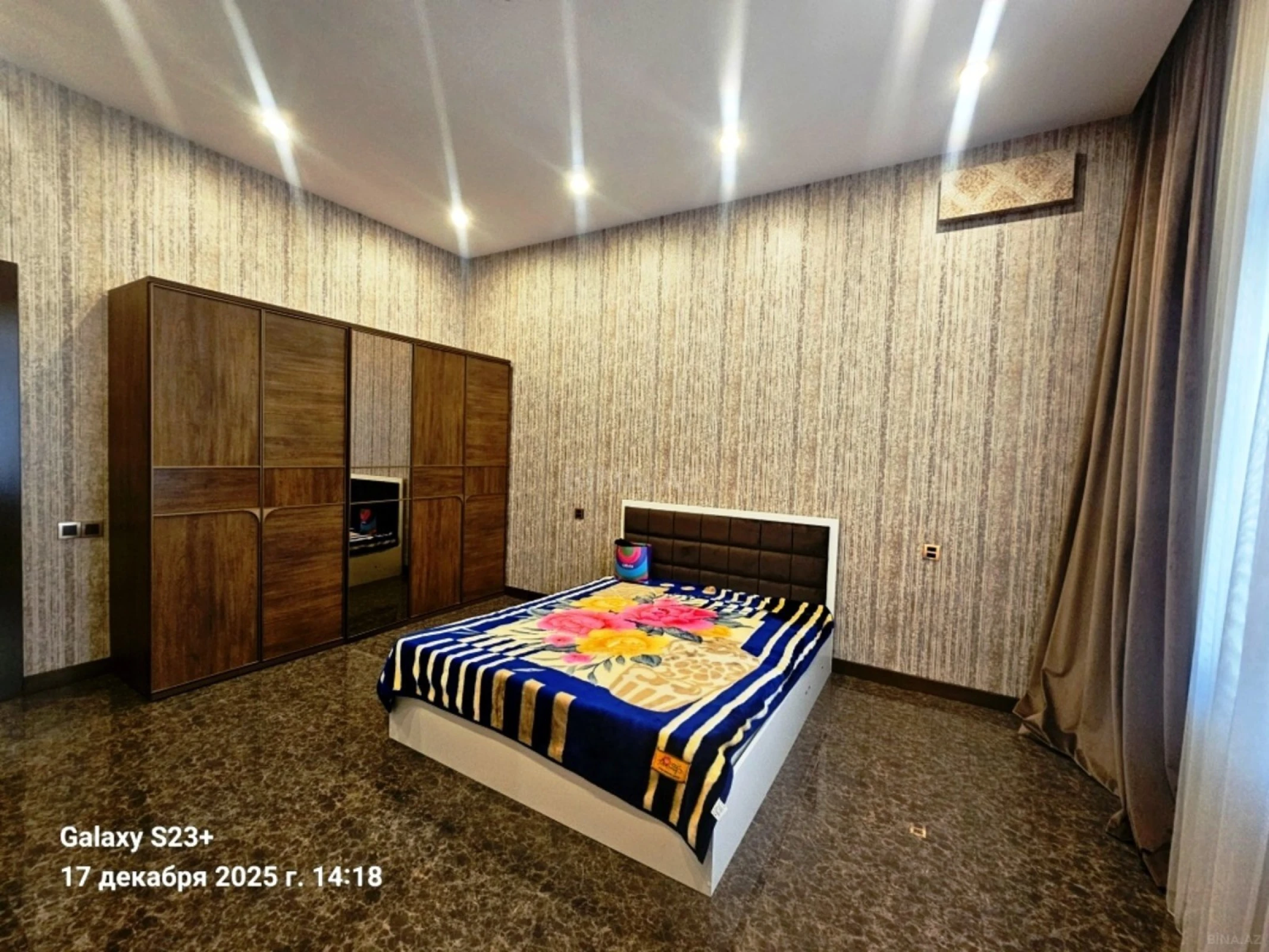 Satılır 5 otaqlı həyət evi 450 m²