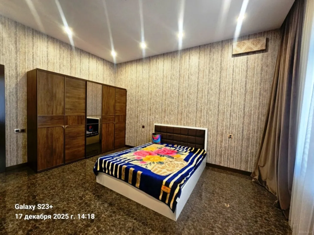 Satılır 5 otaqlı həyət evi 450 m²