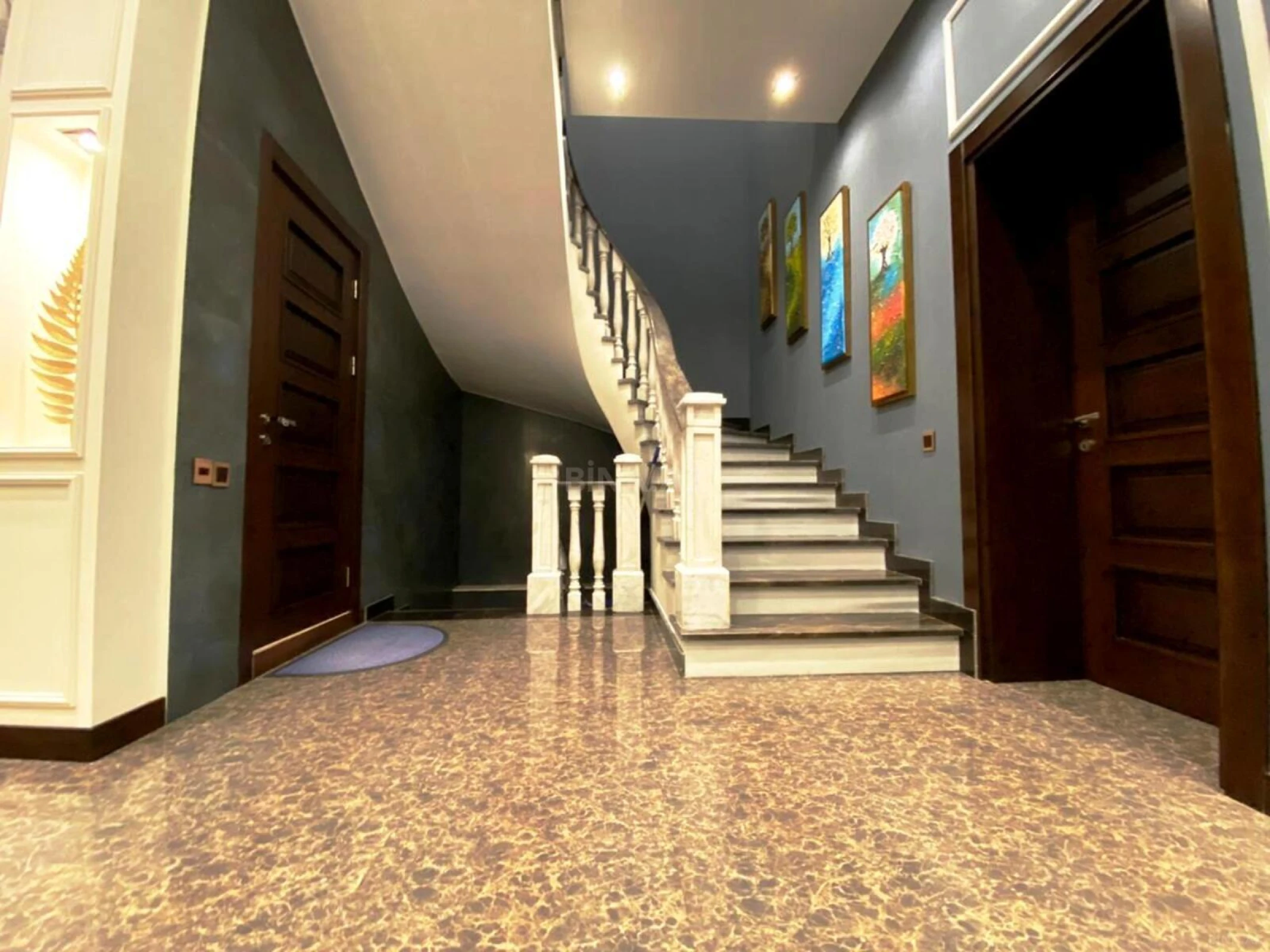 Satılır 5 otaqlı həyət evi 450 m²