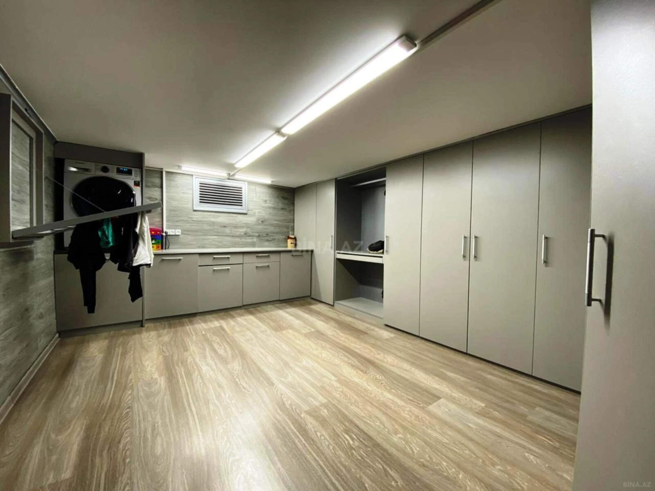 Satılır 5 otaqlı həyət evi 450 m²