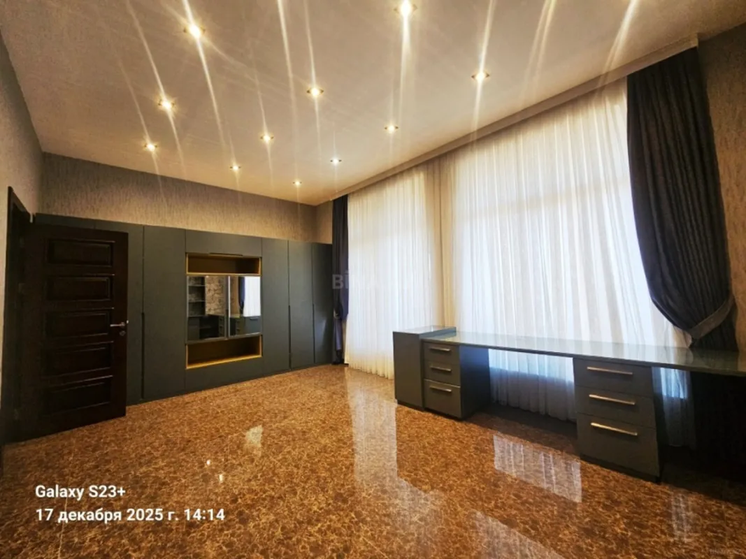 Satılır 5 otaqlı həyət evi 450 m²