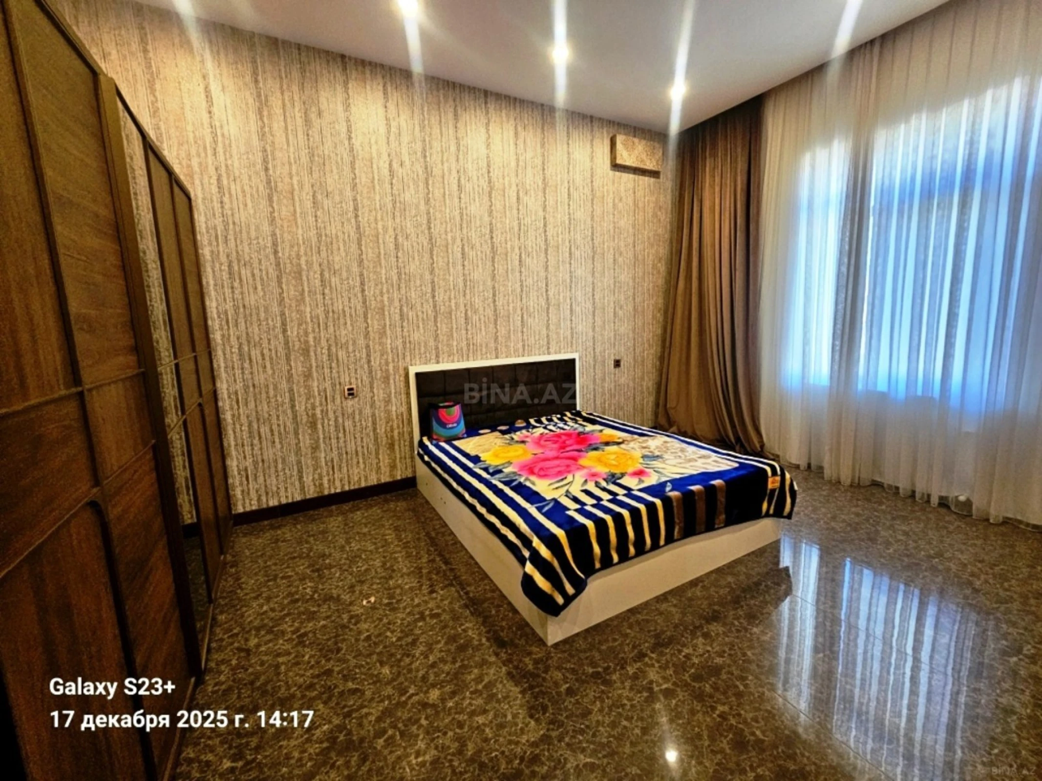Satılır 5 otaqlı həyət evi 450 m²