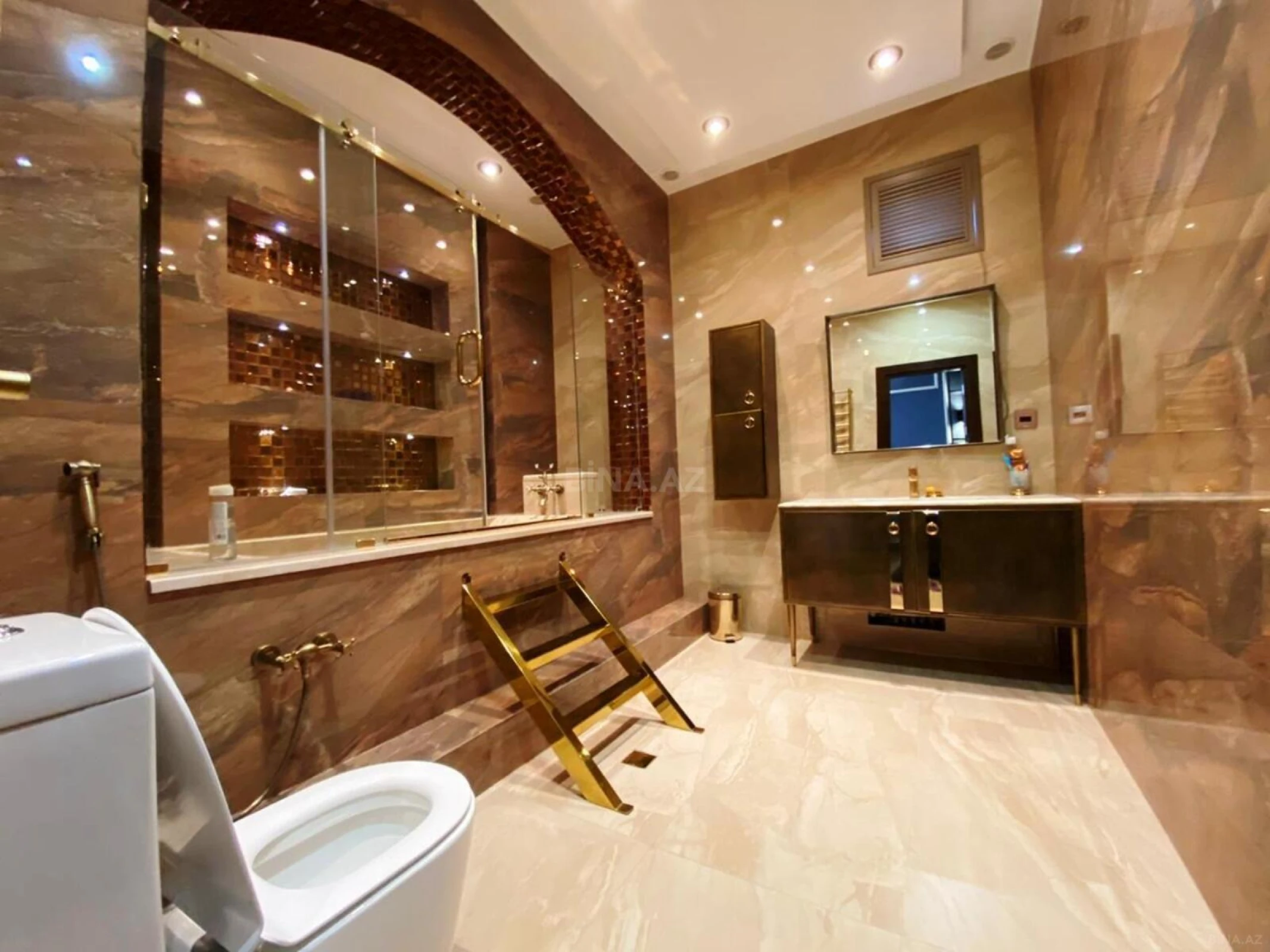 Satılır 5 otaqlı həyət evi 450 m²