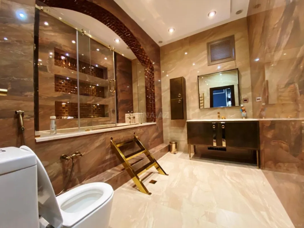 Satılır 5 otaqlı həyət evi 450 m²