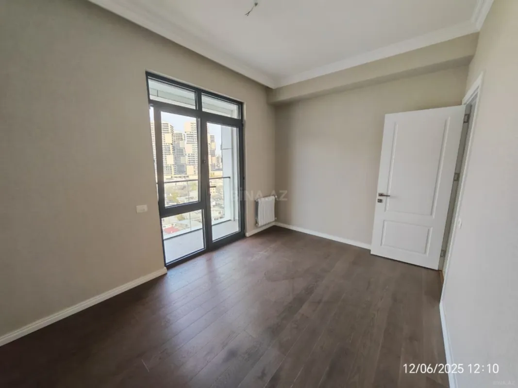 Satılır 3 otaqlı mənzil 110 m²