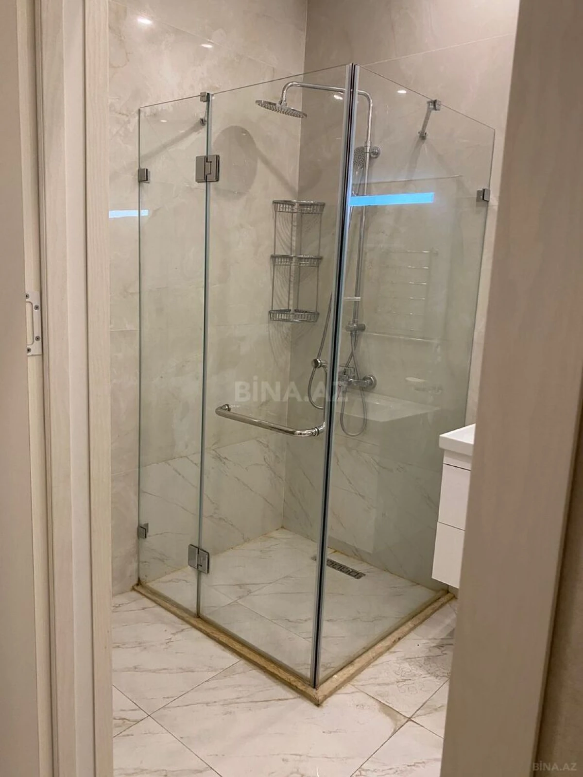 Kirayə verilir 3 otaqlı mənzil 148 m²