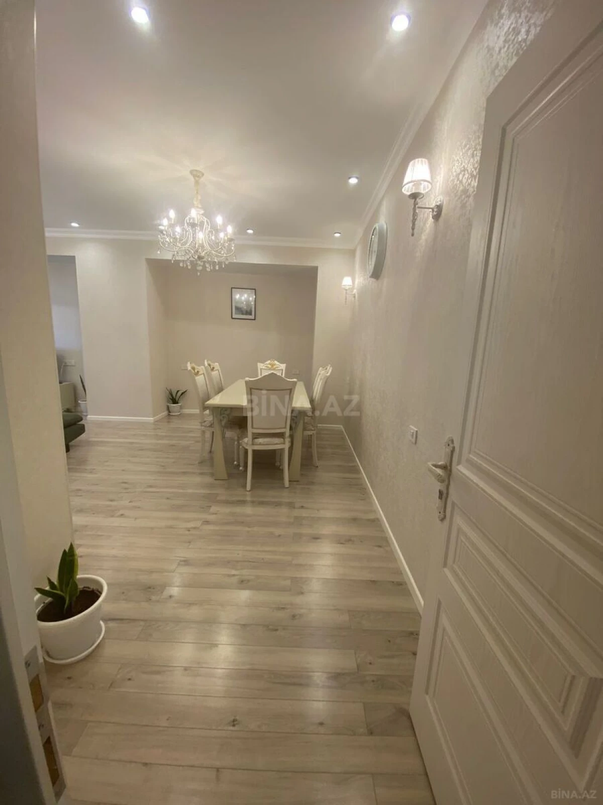 Kirayə verilir 3 otaqlı mənzil 148 m²