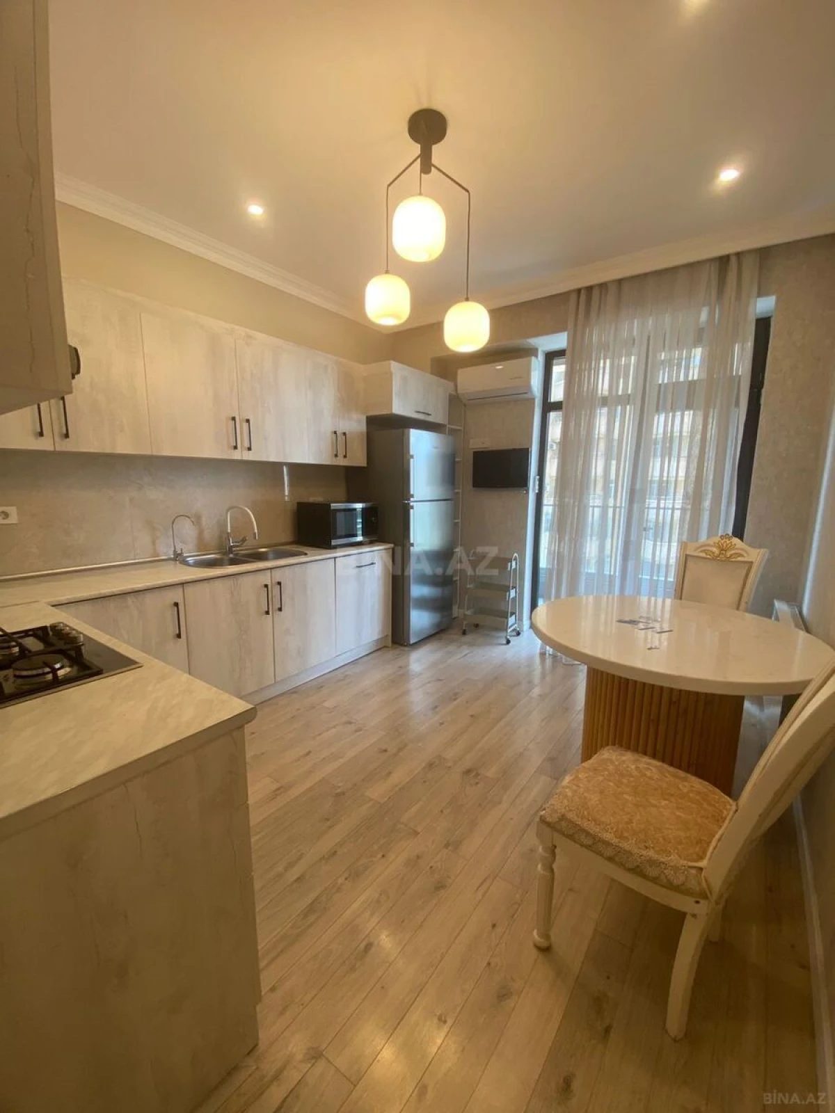 Kirayə verilir 3 otaqlı mənzil 148 m²