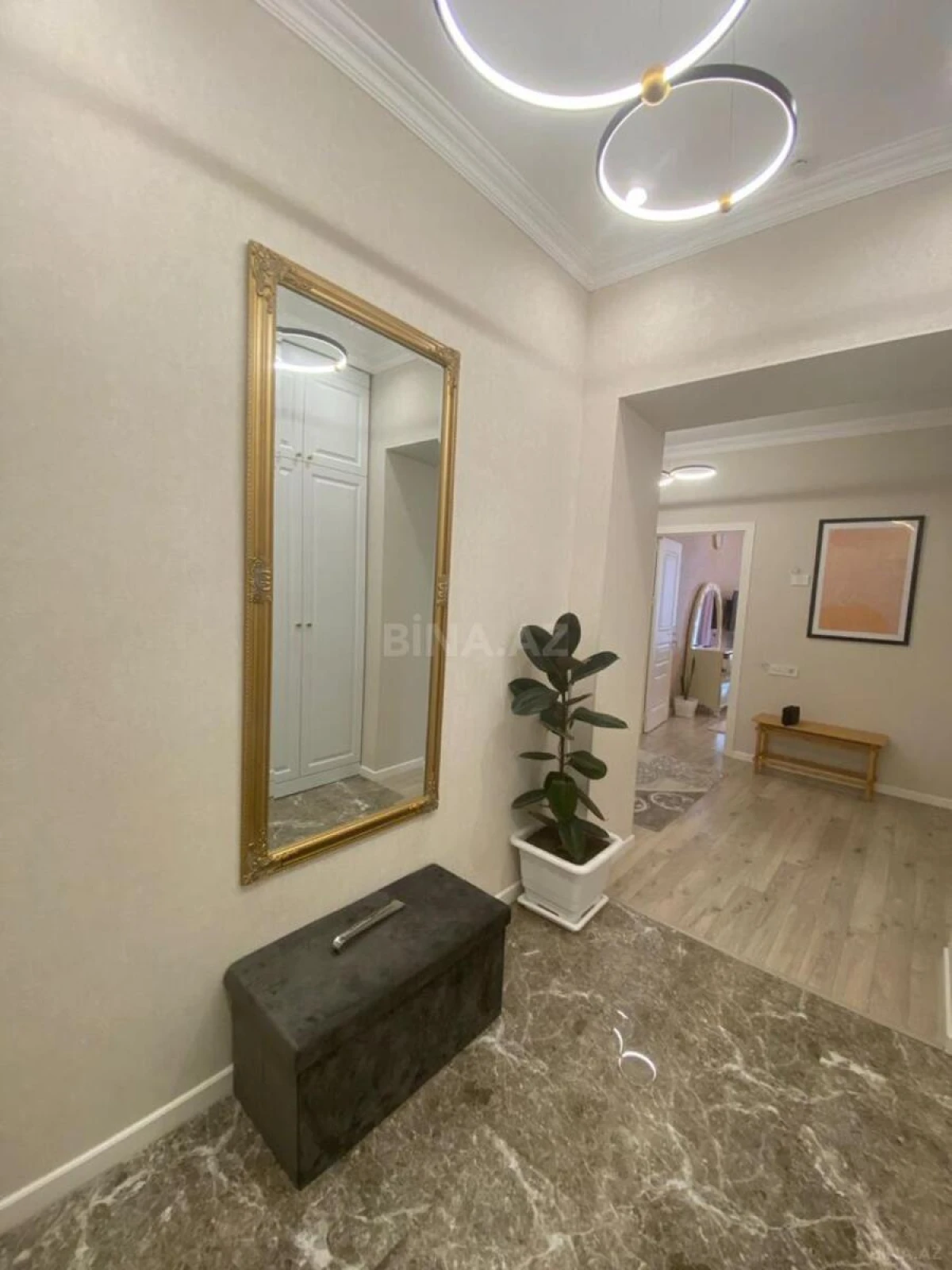 Kirayə verilir 3 otaqlı mənzil 148 m²