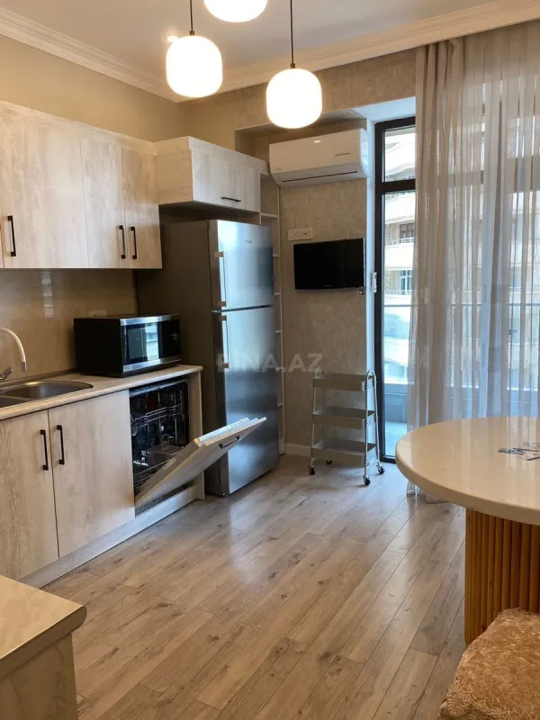 Kirayə verilir 3 otaqlı mənzil 148 m²