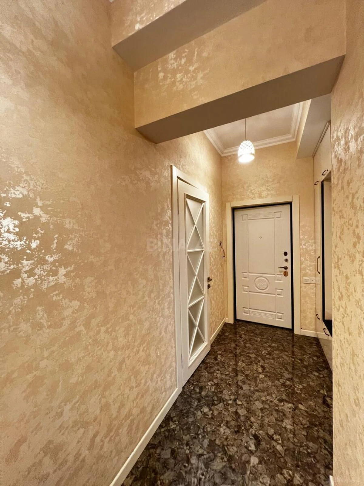 Satılır 2 otaqlı mənzil 75 m²