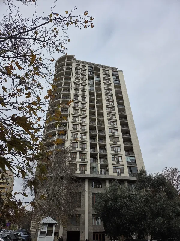 Satılır 4 otaqlı mənzil 170 m²
