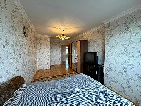 Satılır 5 otaqlı mənzil 120 m²