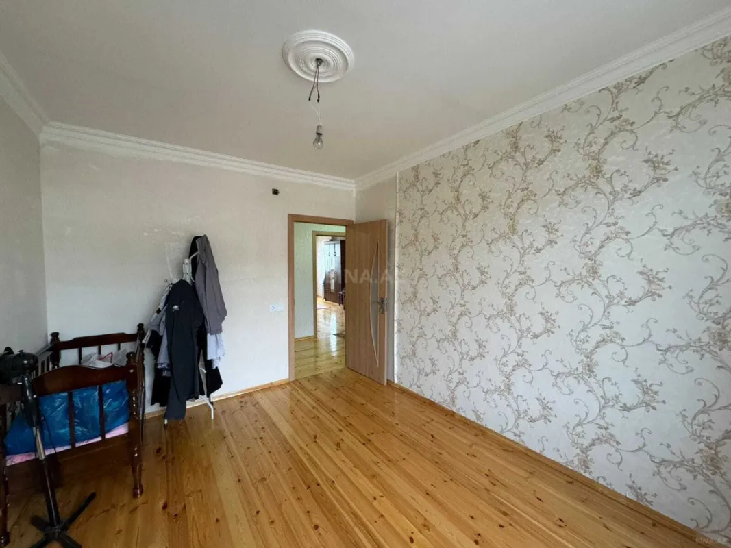 Satılır 5 otaqlı mənzil 120 m²