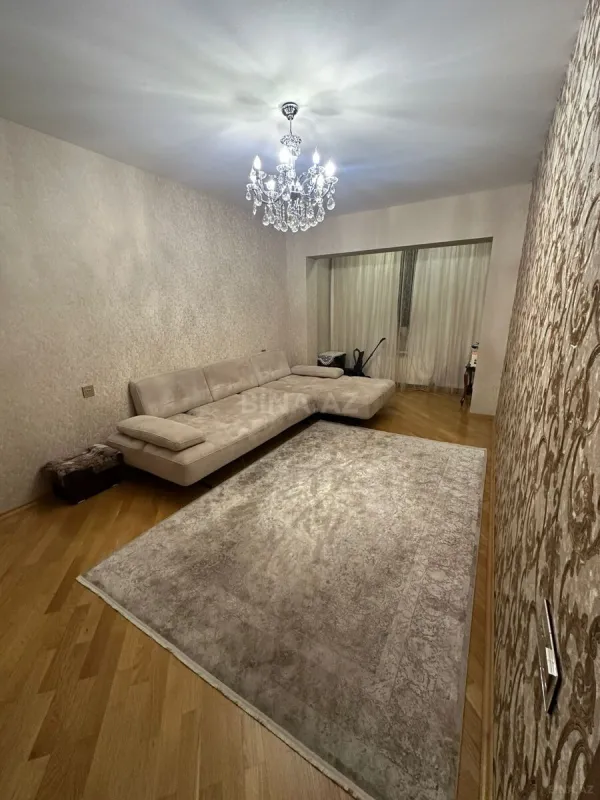 Satılır 4 otaqlı mənzil 100 m²