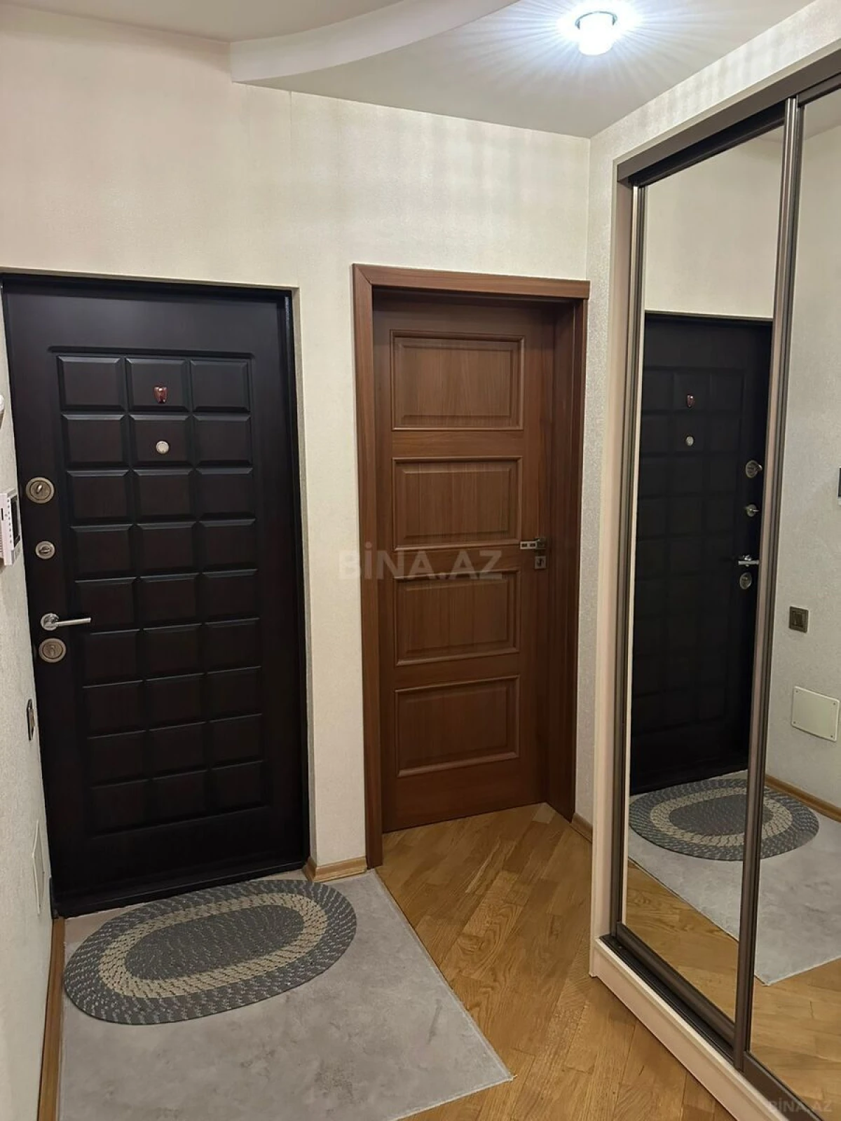Satılır 4 otaqlı mənzil 100 m²