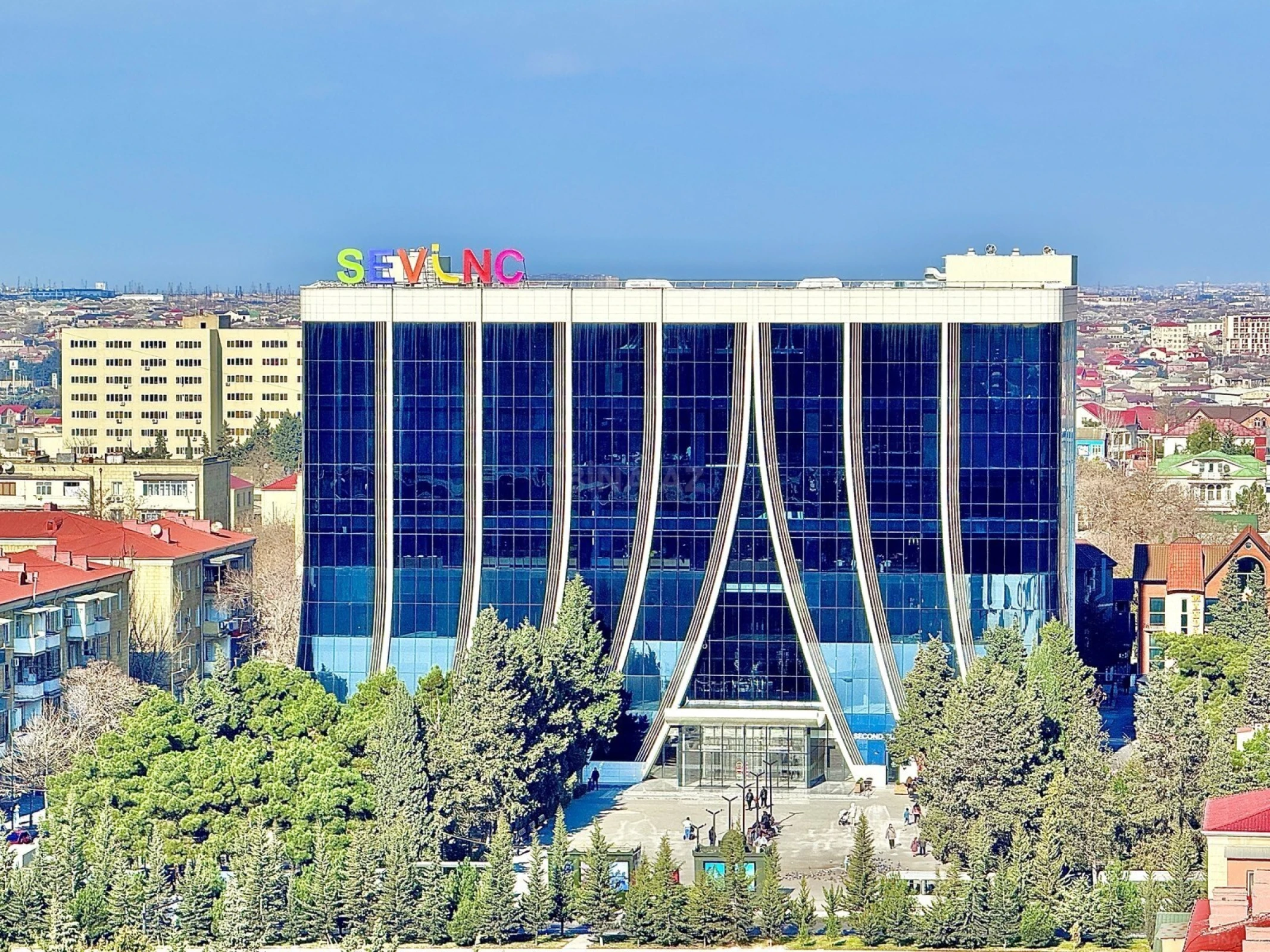 Satılır 3 otaqlı mənzil 127 m²