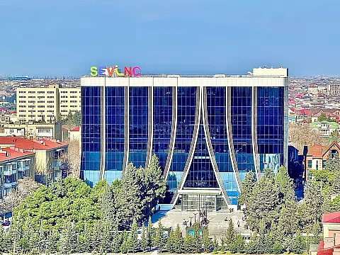 Satılır 3 otaqlı mənzil 127 m²