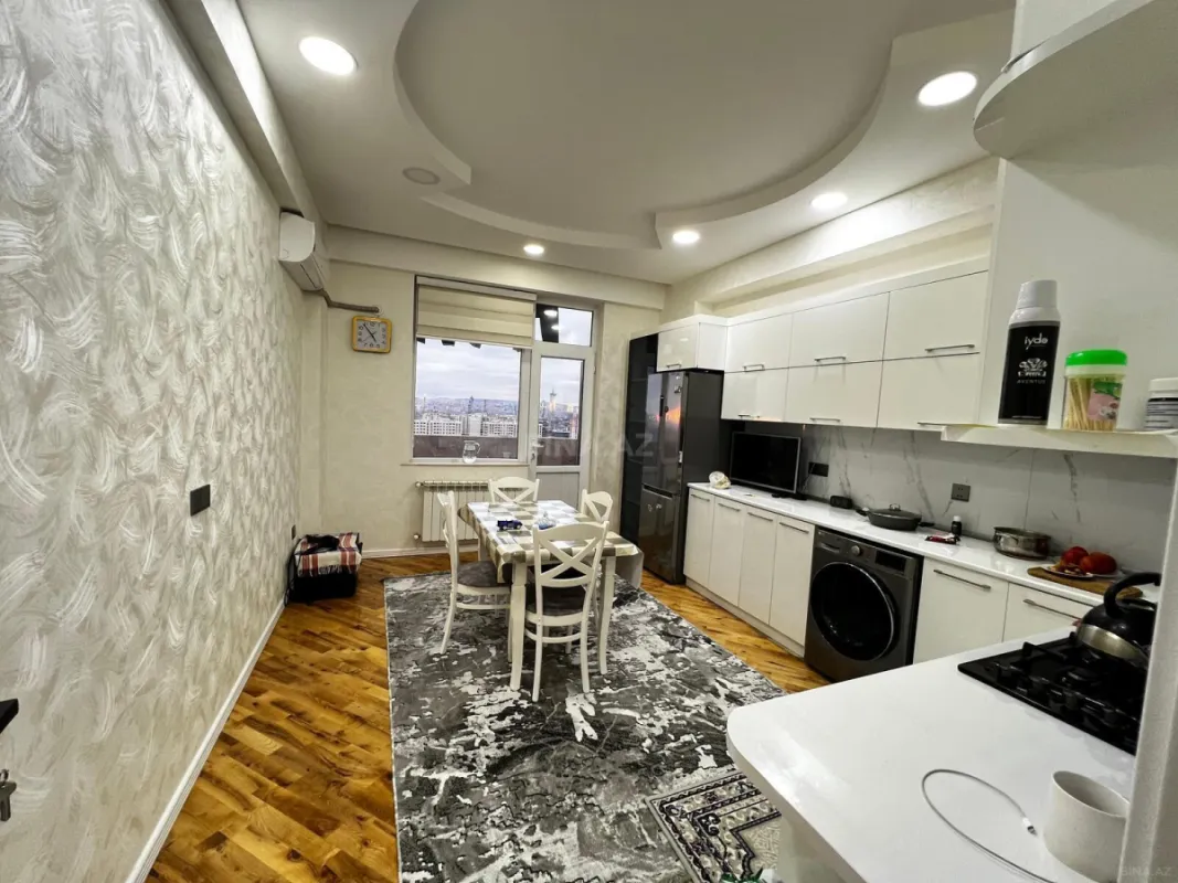 Satılır 3 otaqlı mənzil 146 m²