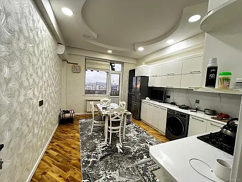 Satılır 3 otaqlı mənzil 146 m²