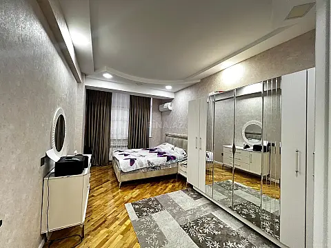 Satılır 3 otaqlı mənzil 146 m²