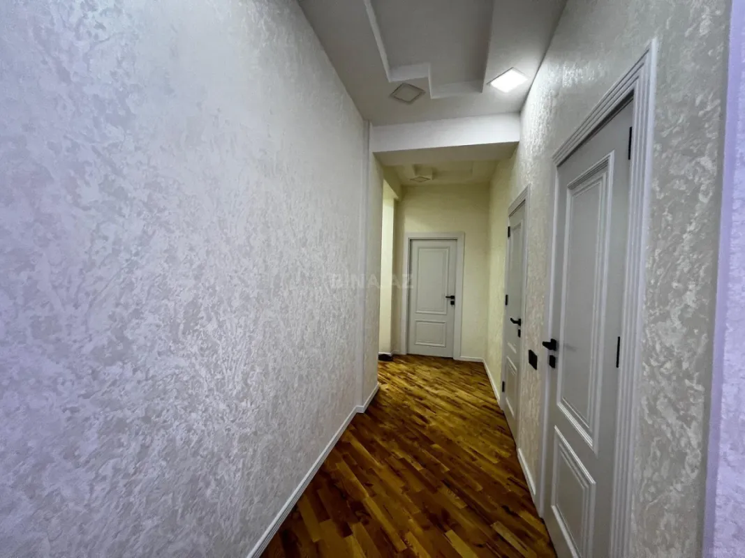 Satılır 3 otaqlı mənzil 146 m²