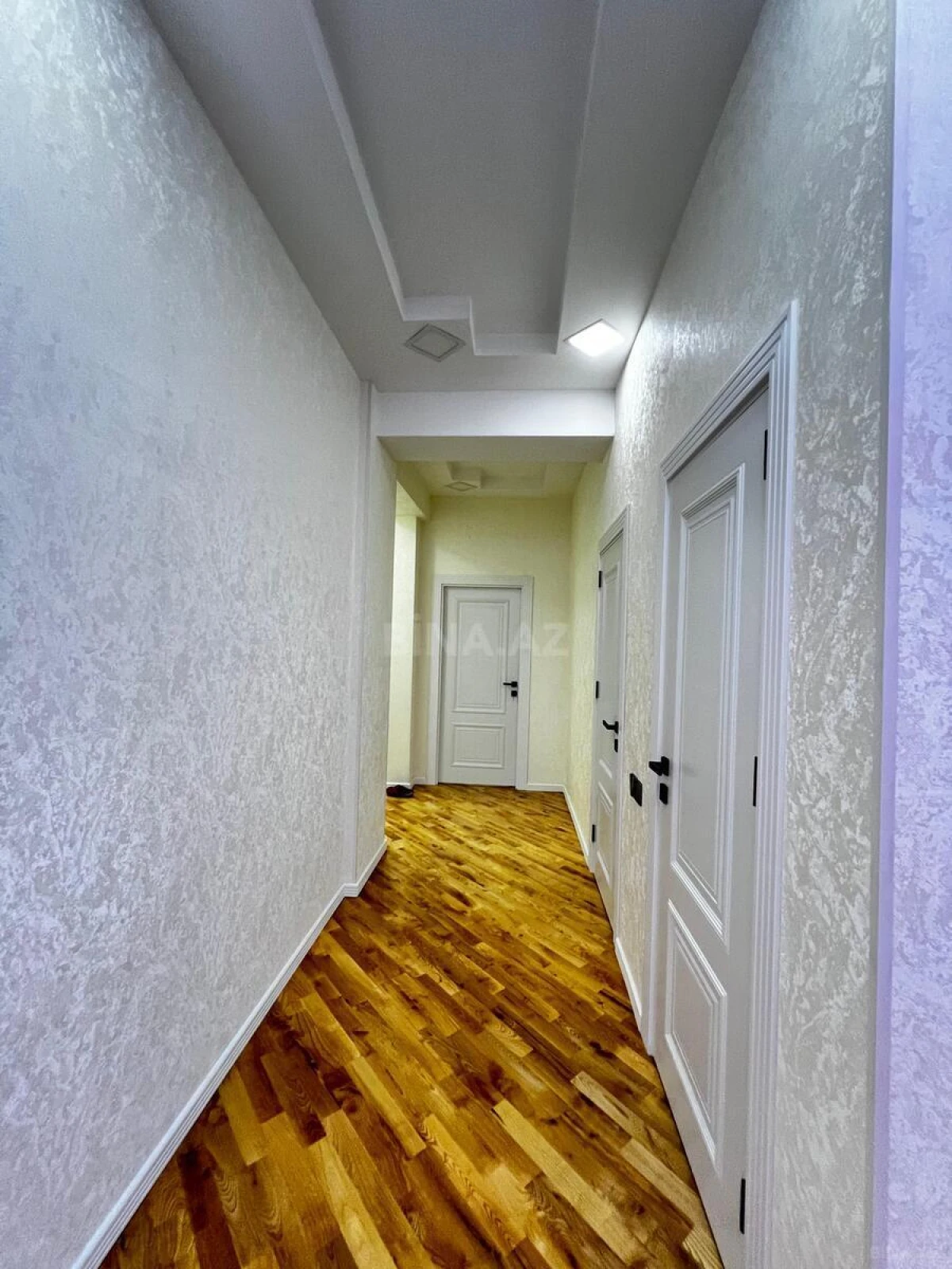 Satılır 3 otaqlı mənzil 146 m²