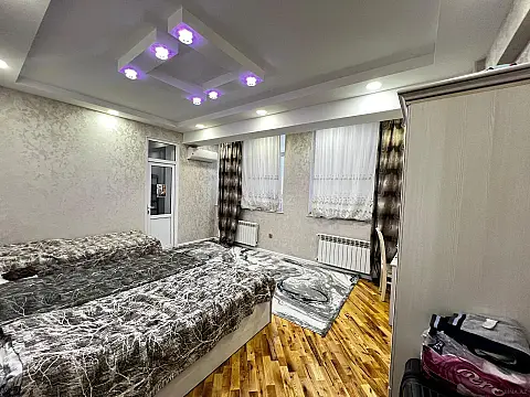 Satılır 3 otaqlı mənzil 146 m²